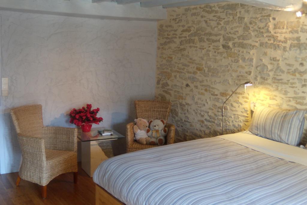 Bed and Breakfast La Bicyclette Fleurie Villemoirieu Номер фото